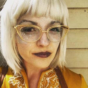 Meet your Posher, Hollis